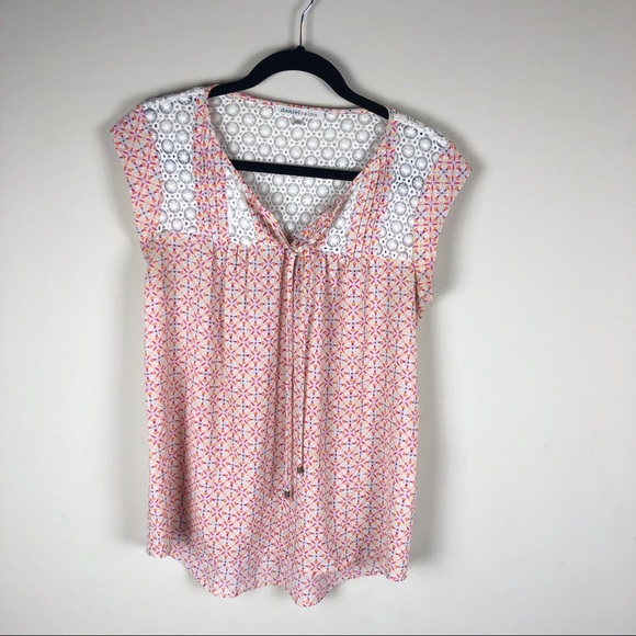 Daniel Rainn Tops - Daniel rainn flows blouse with lace detail